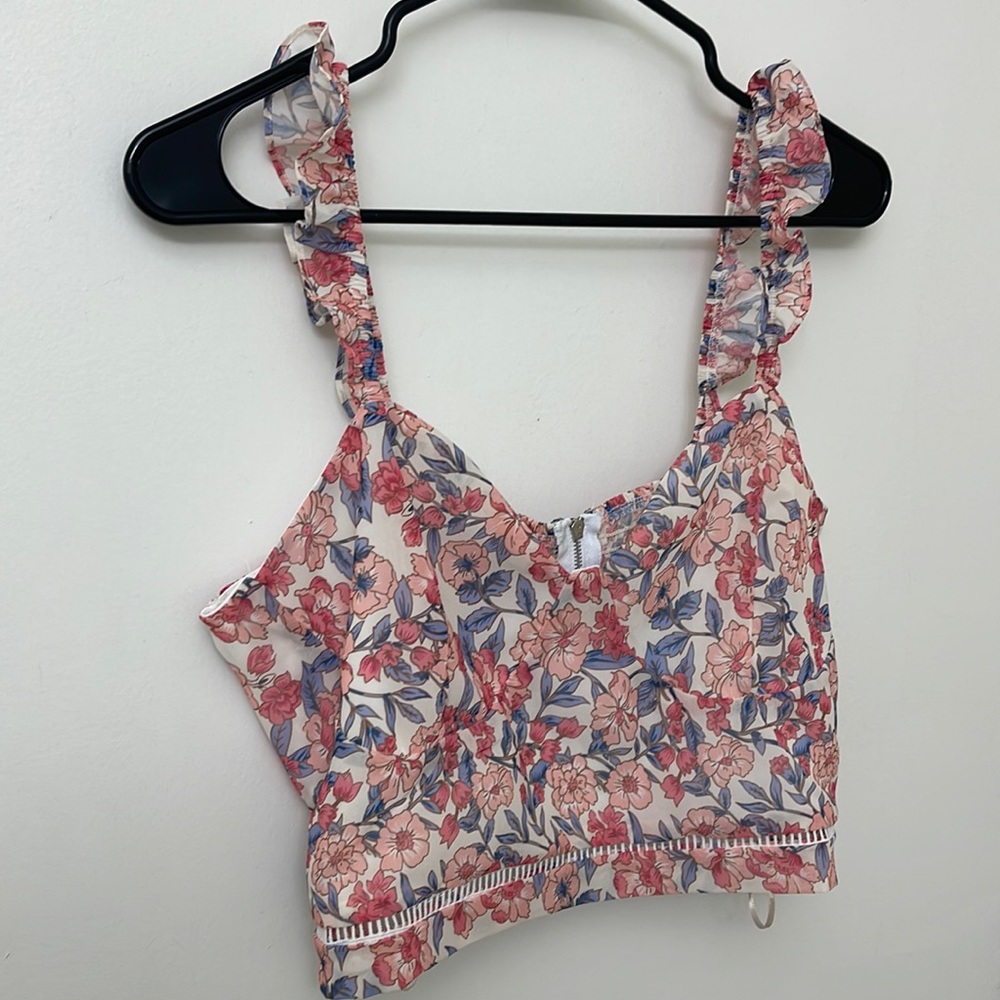 Floral Kendall+Kylie Cropped Shirt